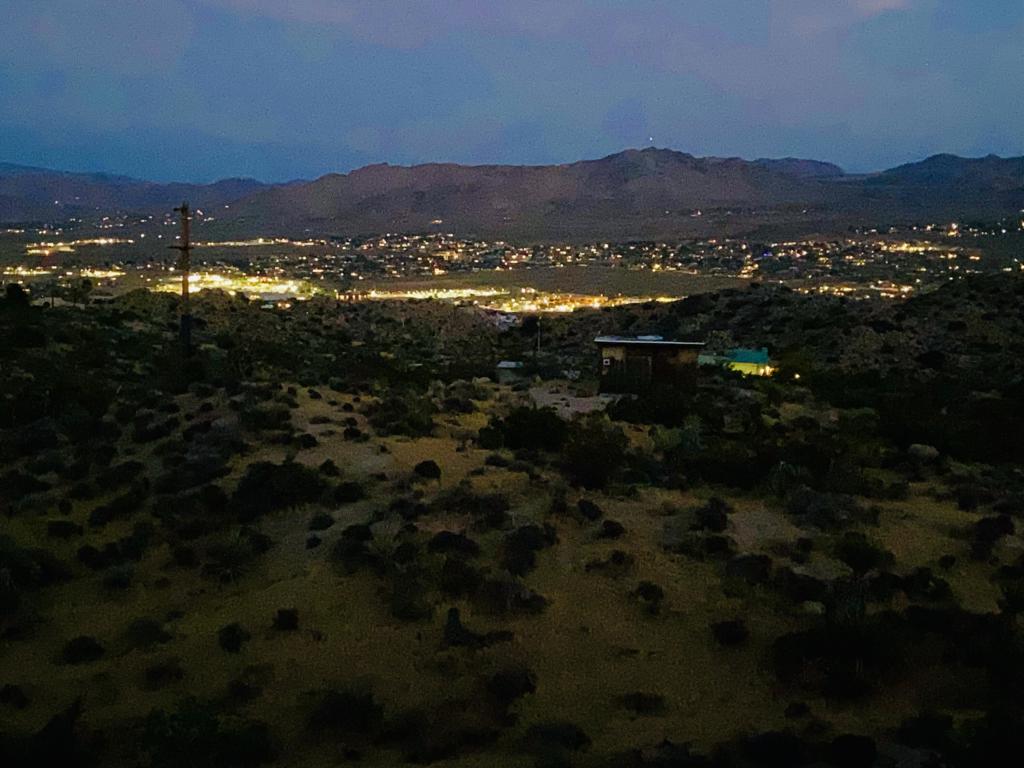 https://media.crmls.org/mediaz/886cce68-022d-450f-982b-e22f19906768.jpg?preset=X-Large