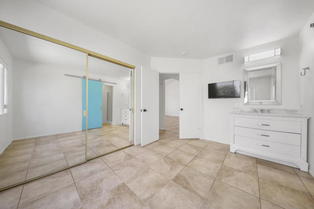 Image 11 of 42 For 40492 Bay Hill Way