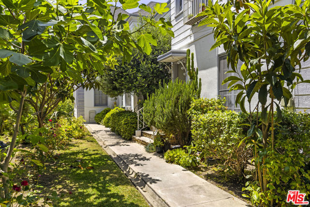 1235 S Orlando Avenue, Los Angeles CA: https://media.crmls.org/mediaz/886f192c-bb5c-48bc-90e6-be83f938e618.jpg