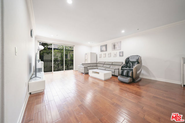 1401 S St Andrews Place, Los Angeles CA: https://media.crmls.org/mediaz/886f5cd1-00d6-4c86-bf41-44d91ca0b0b8.jpg