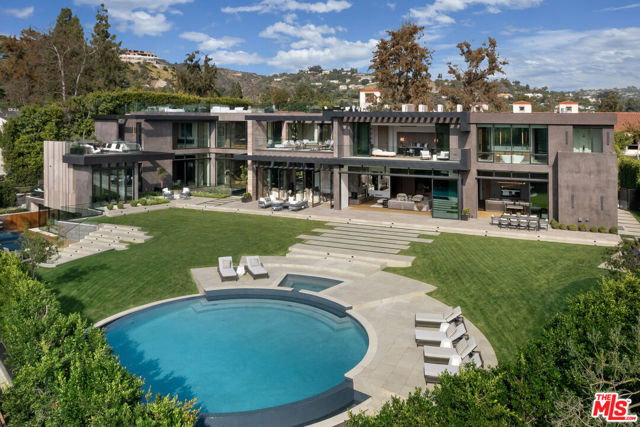 615 N Faring Road, Los Angeles CA: https://media.crmls.org/mediaz/886f643e-1154-48c5-a9b4-557b48012caa.jpg