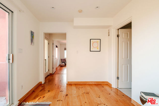 3029 Sequit Drive, Malibu CA: https://media.crmls.org/mediaz/886f7fc0-9c6f-47f2-81ae-100a2fa4e78f.jpg