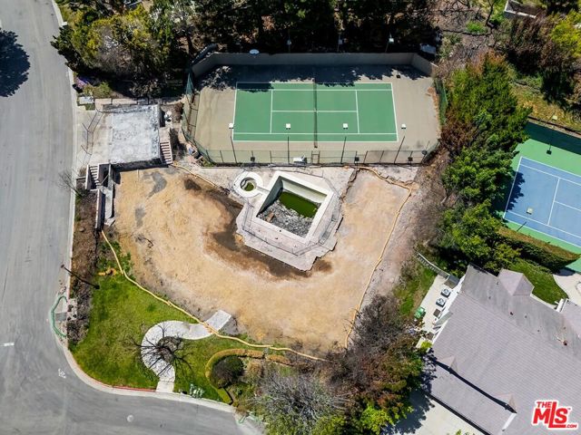 17706 Camino De Yatasto, Pacific Palisades CA: https://media.crmls.org/mediaz/886fef3a-cfe1-4ae7-8441-83161f2e57b2.jpg