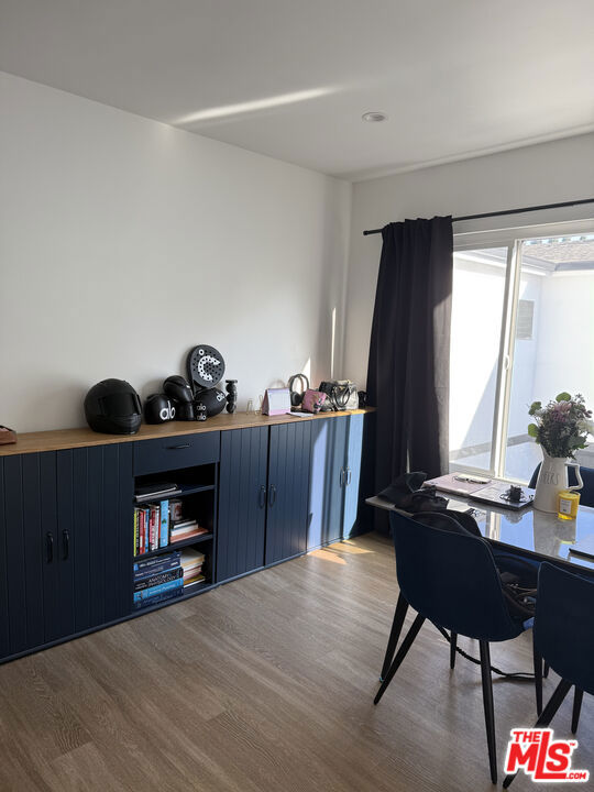 465 S Le Doux Road, Los Angeles CA: https://media.crmls.org/mediaz/8870547c-696f-49b7-bc37-89d517c46a92.jpg