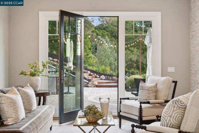 1204 Glen Rd, Lafayette CA: https://media.crmls.org/mediaz/88706335-c210-4df2-8cda-e05ec066d01b.jpg