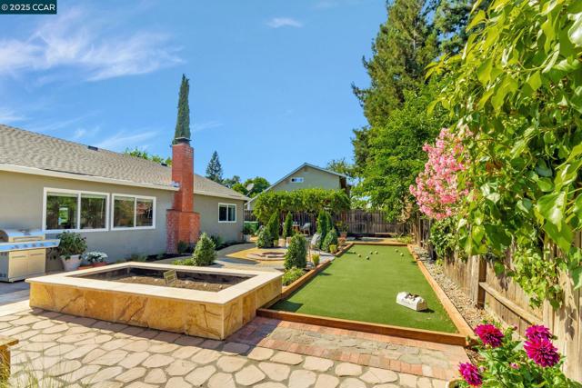 16 Belfast Pl, San Ramon CA: https://media.crmls.org/mediaz/8870b82b-151e-4f40-aa3c-00d0d9373bd0.jpg
