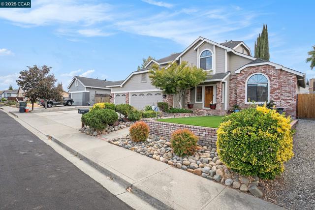 924 Flintrock Drive, Antioch CA: https://media.crmls.org/mediaz/8870b876-1290-4f33-a34a-86655b674edc.jpg