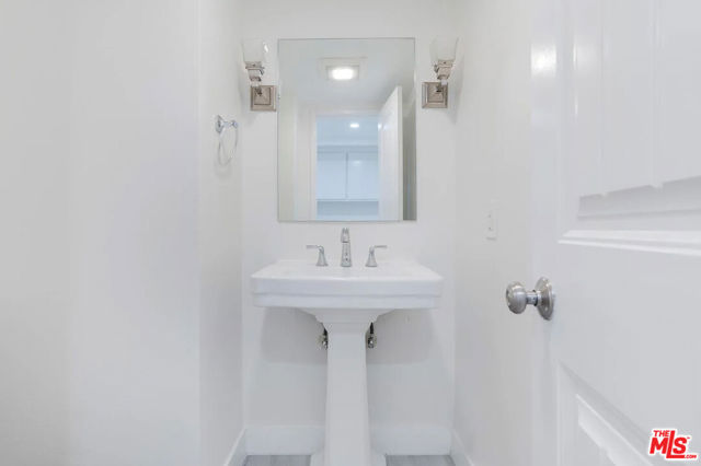 23471 Park Sorrento, Calabasas CA: https://media.crmls.org/mediaz/8871be7c-8ed5-4810-96af-0bb04a3f4a2f.jpg