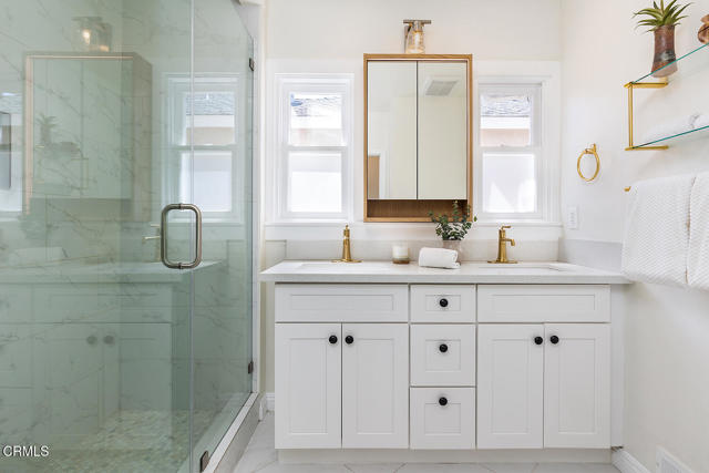 1807 New York Drive, Altadena CA: https://media.crmls.org/mediaz/8871fe70-913b-4b27-b06c-efeb68c4d552.jpg
