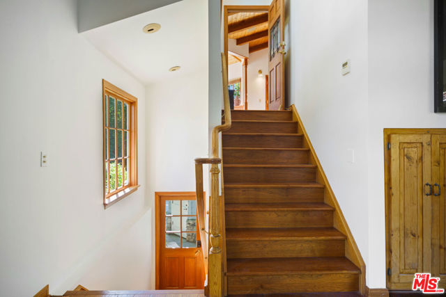 33269 Mulholland Highway, Malibu CA: https://media.crmls.org/mediaz/88722f28-1e5b-49a3-9580-7157c662ec31.jpg