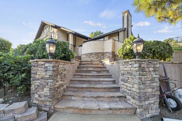 554 Lone Oak Drive, Thousand Oaks CA: https://media.crmls.org/mediaz/88727344-577a-4098-8334-4d42d34579ad.jpg
