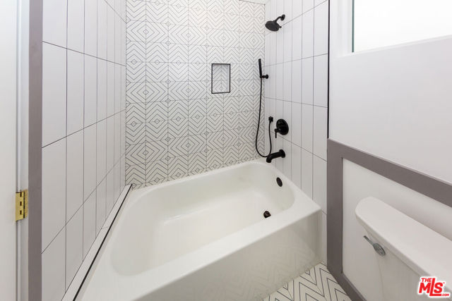 1441 Livonia Avenue, Los Angeles CA: https://media.crmls.org/mediaz/8872b8bf-83ec-4401-9870-e2e68d24250b.jpg