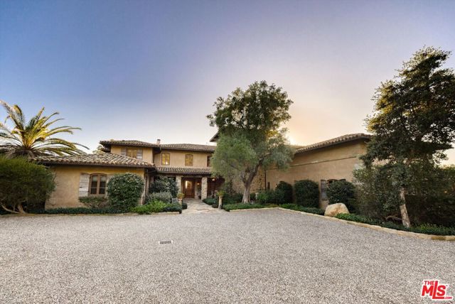 1915 Monte Alegre Drive, Carpinteria CA: https://media.crmls.org/mediaz/88731070-e8c9-43ce-96ca-6b9d44821e6d.jpg