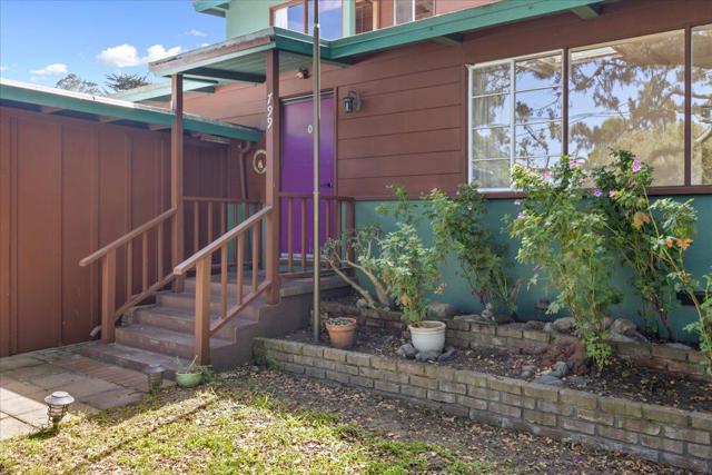 799 Lottie Street, Monterey CA: https://media.crmls.org/mediaz/88736142-f3c8-4048-8fd5-f5a59567d55f.jpg