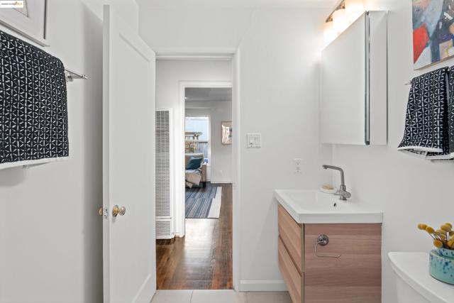 209 Behrens St, El Cerrito CA: https://media.crmls.org/mediaz/8873681e-7a58-4d1e-92b9-e299e1026c74.jpg