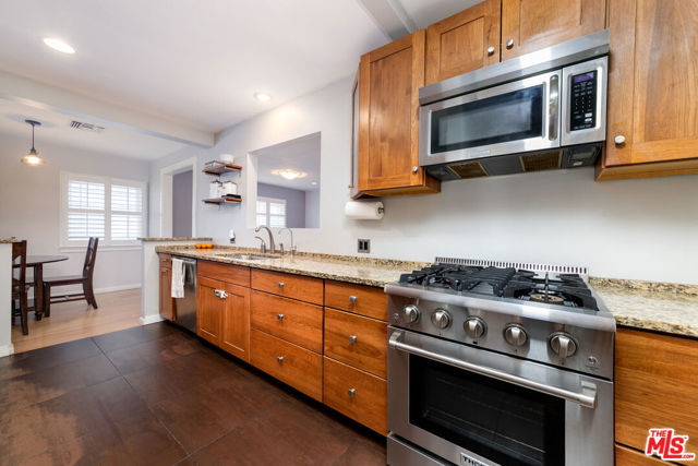 22021 De La Osa Street, Woodland Hills CA: https://media.crmls.org/mediaz/88736a5d-52f5-40ee-b254-48b803b0ca9f.jpg