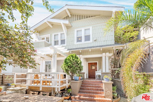 37 Wavecrest Avenue Venice, California Fantastic restored craftsman home only one-half block to the beach on a beautiful walk street! Main house offers 4 bed & 3.5 bath, with bonus 1 bed/1 bath guest house & studio apartment providing flexibility to either live in as an owner-user or rent out part/all of the units. Delivered vacant. Living room opens to a sunroom & deck overlooking the yard. Enjoy California weather while dining al fresco from the welcoming yard. Beautiful original details including stained glass cabinetry, vintage light fixtures, wainscoting & a white brick fireplace have all been maintained. A great opportunity for investment or single-family home buyers! For all showings contact Lee Jackson 650.759.1964 or ljackson@compass.com.
