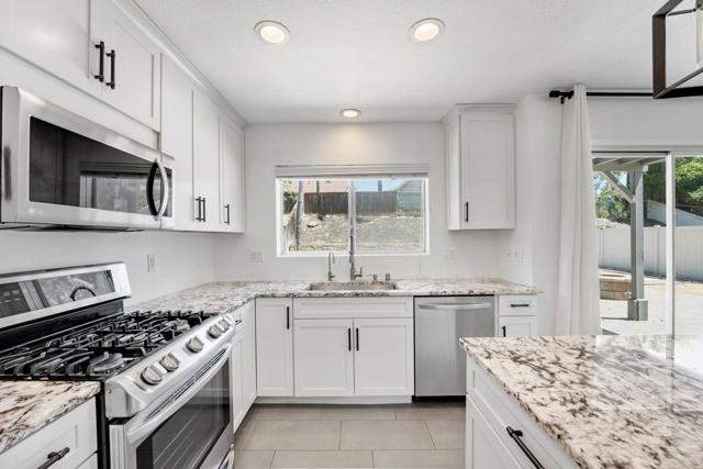 Detail Gallery Image 5 of 28 For 31710 Corte Cardenas, Temecula,  CA 92592 - 3 Beds | 2/1 Baths