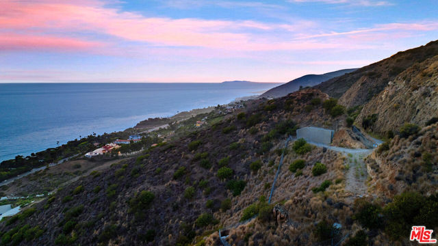4140 Encinal Canyon Road, Malibu CA: https://media.crmls.org/mediaz/8874a0e6-0033-4d84-8b4e-d63ba8b6ed49.jpg