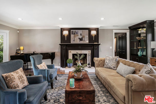 2555 N Altadena Drive, Altadena CA: https://media.crmls.org/mediaz/8874a74a-22a1-4204-81aa-8c124c2c205c.jpg