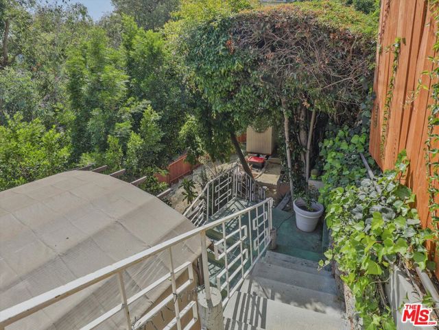 6921 Paseo Del Serra Drive, Los Angeles CA: https://media.crmls.org/mediaz/8874da1d-a5a4-4f50-b5fd-8ee30af6d549.jpg