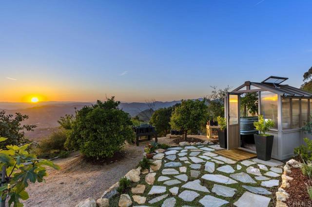 1078 Rainbow Crest Road, Fallbrook CA: https://media.crmls.org/mediaz/88750083-1cb5-4414-a779-6b50565dae76.jpg