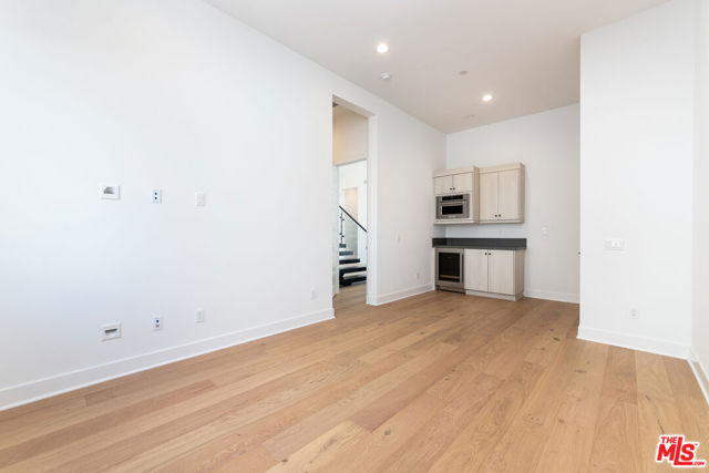 11770 N Hillsborough Lane, Porter Ranch CA: https://media.crmls.org/mediaz/88752762-705b-419b-a4b8-a9a7a9f907e1.jpg