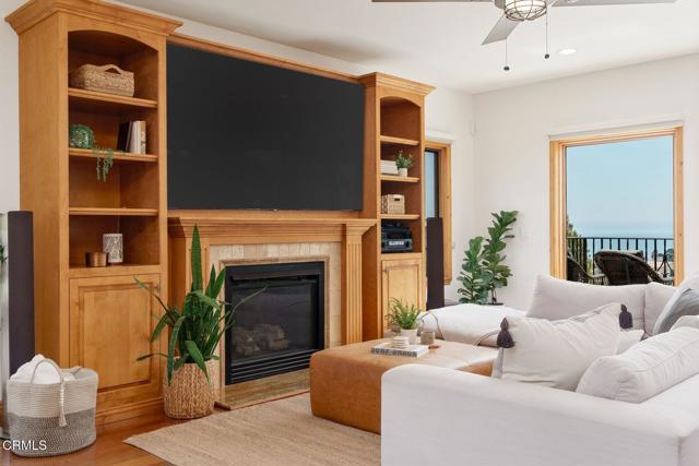 300 N Kalorama Street, Ventura CA: https://media.crmls.org/mediaz/88753d92-5864-4205-99fe-5437e4a627ab.jpg