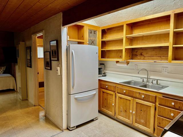 Image 14 of 64 For 22156 Crestline Road