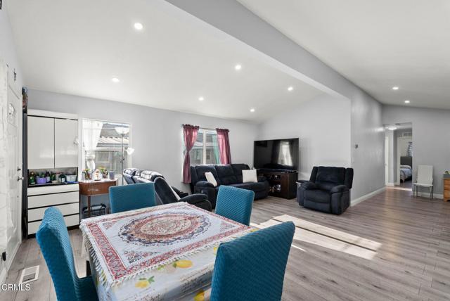 1550 Rory Lane, Simi Valley CA: https://media.crmls.org/mediaz/88754d36-63cb-4a3e-90f3-b874b01f6663.jpg