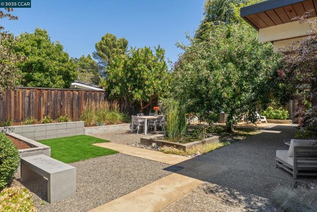 206 Santa Fe Dr, Walnut Creek CA: https://media.crmls.org/mediaz/88755805-6646-4fa9-a15c-7d9e6576eda0.jpg