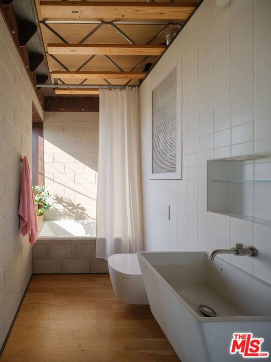 5701 7th Avenue, Los Angeles CA: https://media.crmls.org/mediaz/8875cf73-2c28-42d8-8d0e-f9461929f114.jpg