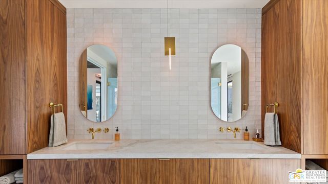 2481 Cahuilla Hills Drive, Palm Springs, CA 92264
