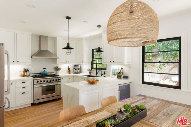 8421 Kirkwood Drive, Los Angeles CA: https://media.crmls.org/mediaz/88769f56-45f8-4925-bd42-decb51bd056f.jpg