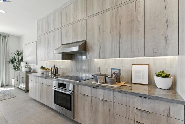 1685 Arione Street, Brentwood CA: https://media.crmls.org/mediaz/8877649a-f298-4052-8778-d234e36d919d.jpg