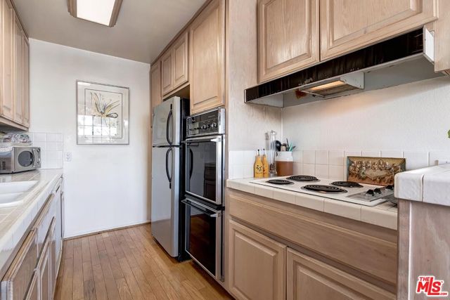4140 Warner, Toluca Lake CA: https://media.crmls.org/mediaz/8877a21e-c0e6-41ee-9227-9a0c9abf55dc.jpg