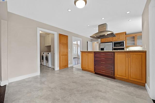 1116 Vista Point Ln, Concord CA: https://media.crmls.org/mediaz/887831c6-deb1-466e-8b86-ca9ae6c6f20d.jpg