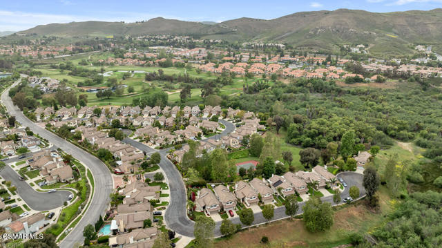 645 Overlook Road, Simi Valley CA: https://media.crmls.org/mediaz/887a0e72-573a-4168-9ef3-49cec4ef9829.jpg