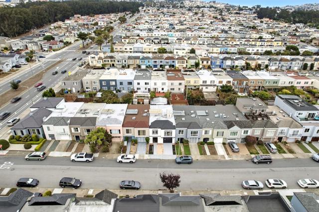 24 Riverton Dr, San Francisco CA: https://media.crmls.org/mediaz/887a50d4-722b-4acc-93e3-583dbcb6645d.jpg