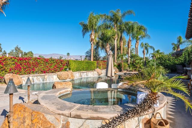 261 Loch Lomond Road, Rancho Mirage CA: https://media.crmls.org/mediaz/887a8dd1-6744-4ca8-b932-543f95681c34.jpg