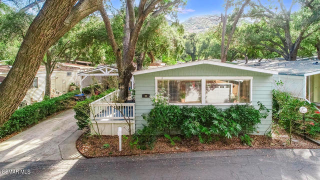 90 Sherwood Drive, Westlake Village CA: https://media.crmls.org/mediaz/887aa042-1d78-4afc-a347-a20224b3fe9a.jpg