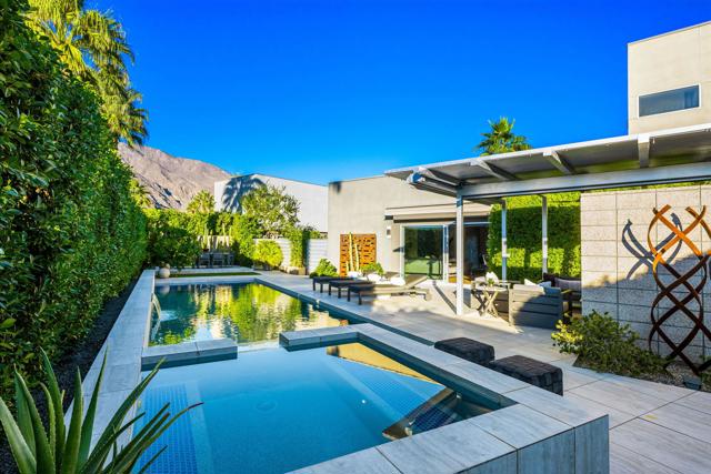 1047 Hunter Drive, Palm Springs CA: https://media.crmls.org/mediaz/887b110f-11ba-492a-ba87-87f0f939ac22.jpg