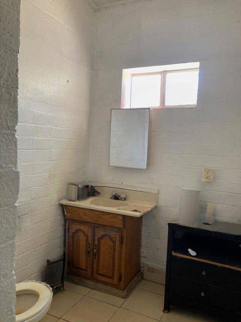 3550 W Hobson Way, Blythe CA: https://media.crmls.org/mediaz/887b43fe-a2a7-4eb7-a6e2-dc29ef6a2127.jpg