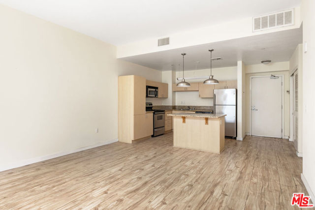 630 W 6th Street, Los Angeles CA: https://media.crmls.org/mediaz/887b7dbe-579c-4ac6-b1d4-9984f251158c.jpg