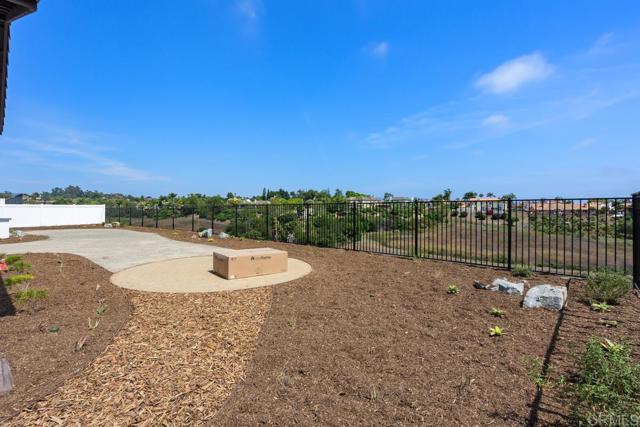1212 Stonemark Place, Vista CA: https://media.crmls.org/mediaz/887c3179-a454-44b0-9ebe-1321e74a40a1.jpg
