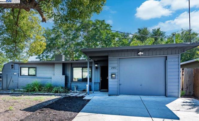 2082 Overhill Rd, Concord CA: https://media.crmls.org/mediaz/887c4f16-934f-4446-b8f6-693979817b78.jpg