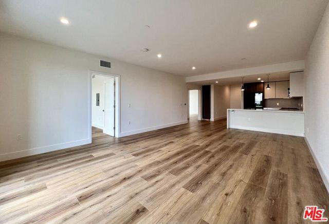 5801 Camerford Avenue, Los Angeles CA: https://media.crmls.org/mediaz/887c5534-09fc-47c2-b06b-fbe83a64bdc0.jpg