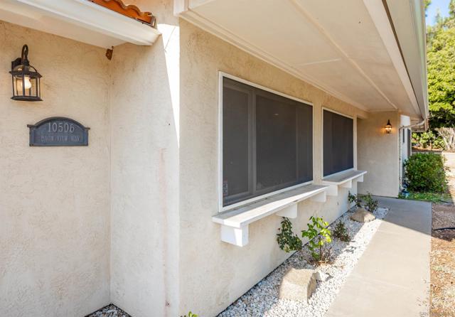 10506 Moon View Way, Escondido CA: https://media.crmls.org/mediaz/887d3d54-054b-4132-a9c4-c18b3b5787ba.jpg