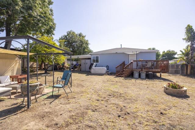 4033 Loma Alta Dr, San Diego CA: https://media.crmls.org/mediaz/887df517-2bf0-4076-b0a1-9741391085fb.jpg