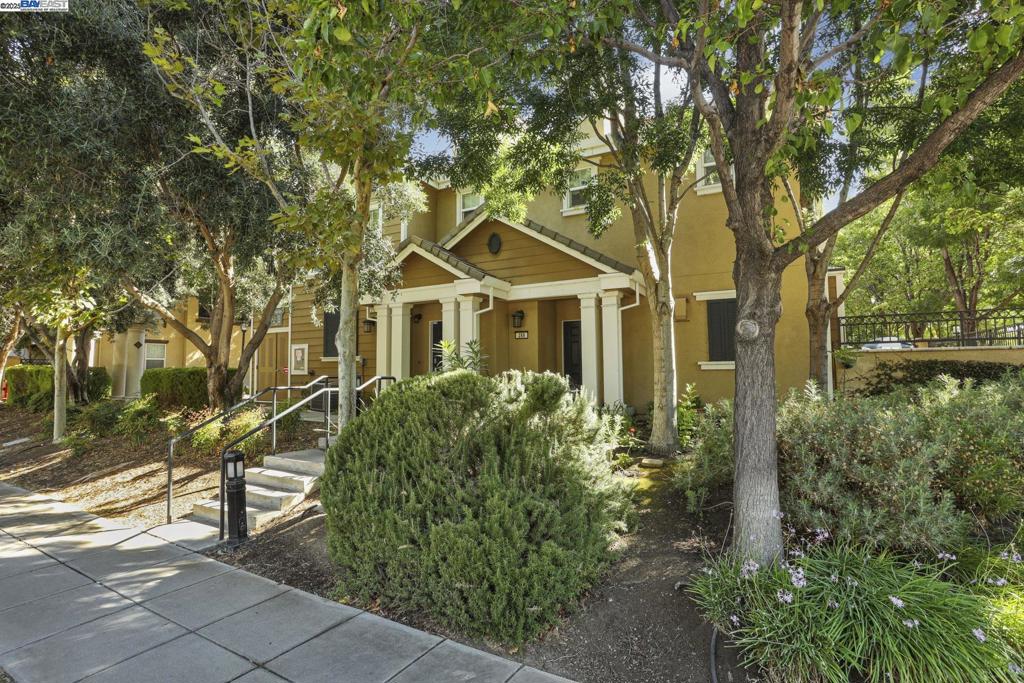 292 W Lucita Way